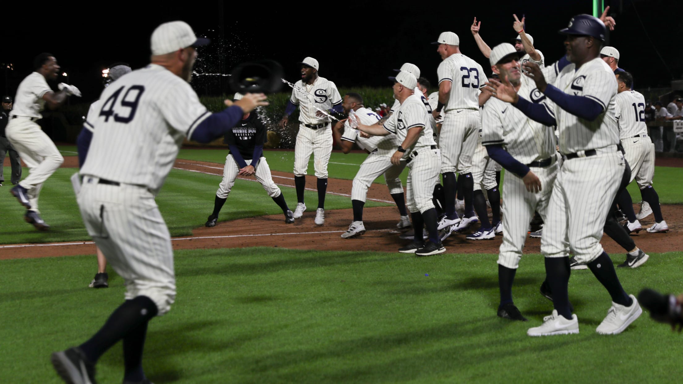 Field of Dreams Game Photos: White Sox walk-off against Yankees