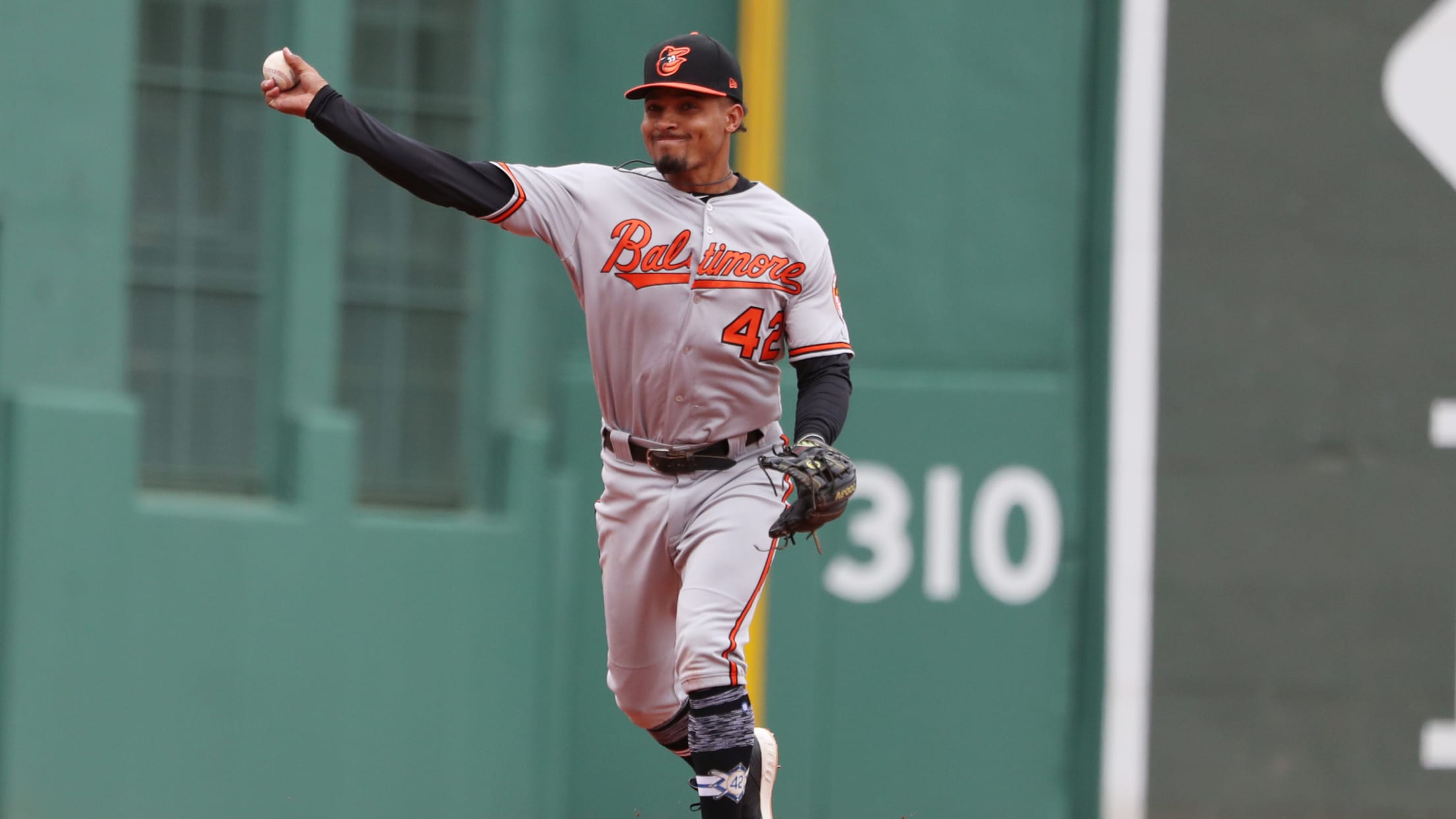 Yahoo Sports MLB on X: Baltimore Orioles legend Brooks Robinson has passed  away. Robinson won 16 straight Gold Gloves at third base. ➡️    / X