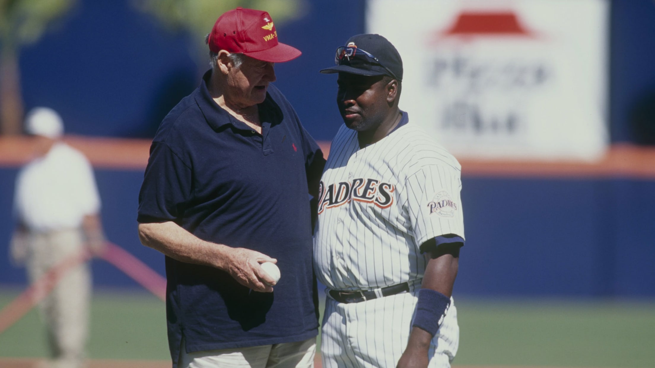Tony Gwynn Jr. calls Padres game on anniversary of father's death