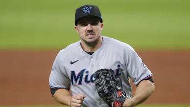 Miami Marlins announce MLB deal with outfielder Adam Duvall