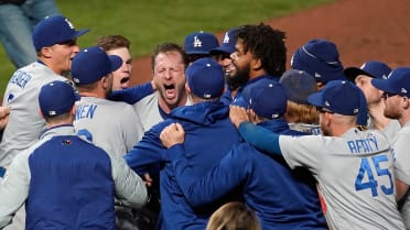 Cody Bellinger delivers Dodgers' big hit to beat Giants in NLDS Game 5 –  Orange County Register