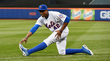 Curtis Granderson among Met, Yankee players going pink for moms