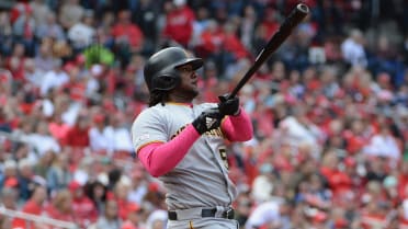 Pirates' Josh Bell puts on a show for his mom in win over