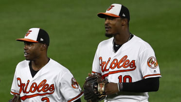 Mullins' cycle lifts Orioles past Pirates