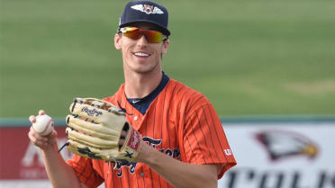 Field of Dreams: Ben Verlander and his dad reenact the Field of Dreams  catch scene, Flippin' Bats