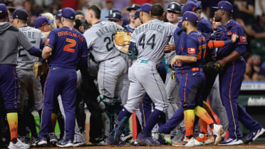 Houston Astros manager Dusty Baker Jr. (12) waves to the crowd before the  MLB game between the New York Yankees and the Houston Astros on Thursday,  Ju Stock Photo - Alamy