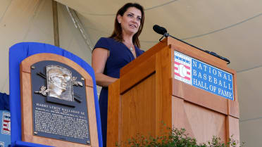 WATCH: Roy Halladay's wife Brandy delivers emotional Hall of Fame speech