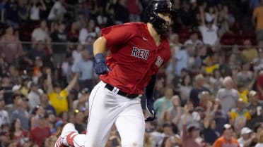Eric Hosmer gets clutch hit as Red Sox beat Orioles
