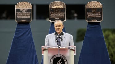 Lopez leads three inductees into Braves' Hall of Fame