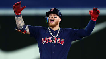 Alex Verdugo Hits 2 Home Runs, Makes Spectacular Catch As Red Sox Hold Off  Blue Jays, 5-3 - CBS Boston