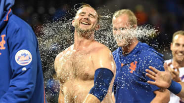 Shirtless Alonso on walk-off, 09/07/2019