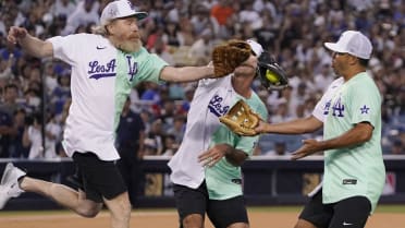 Hunter Pence Booed, Bad Bunny Electrifies Dodger Stadium During 2022 MLB  All-Star Celebrity Softball Game