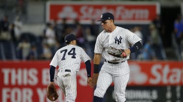 Aaron Judge (6'7) & Ronald Torreyes (5'7) swap jerseys : r/Basebaww