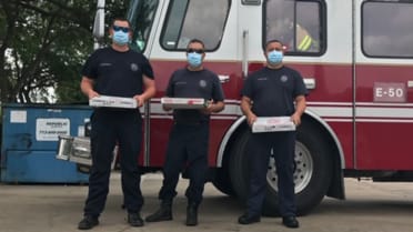 Astros' Yordan Alvarez, wife Monica provide pizzas to Houston police  precincts, fire stations