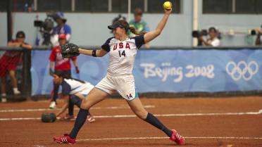 Monica Abbott signs $1 million contract