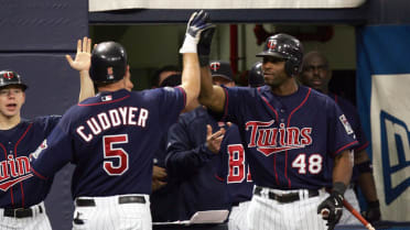 Twins hire Torii Hunter, LaTroy Hawkins, Michael Cuddyer