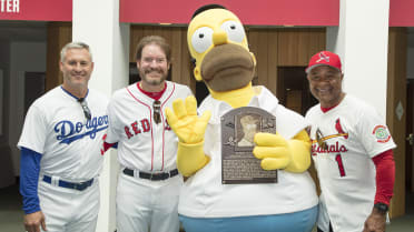 Know him from baseball or Simpsons, Boggs here to help local charity