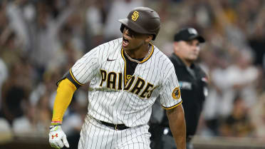 Padres' Juan Soto hits 910 feet of home runs amid trade