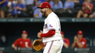 Martin Perez and a lesson on how (not) to sit on a fence