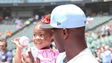 Anthony Rizzo spent some time with Dexter and Aliya Fowler's