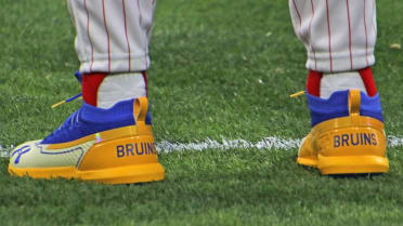 Bryce Harper's Yellow Cleats Cause Confusion in Oakland - Sports Illustrated