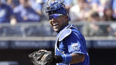 Salvador Perez injury update: Royals C might need Tommy John