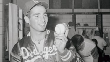 Jewish baseball legend Sandy Koufax immortalized with a statue