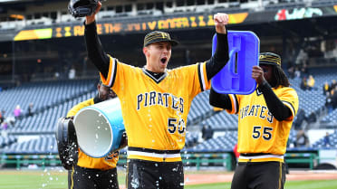 They treat us as if we're royalty': Pirates Hall of Famers thank fans,  teammates for support