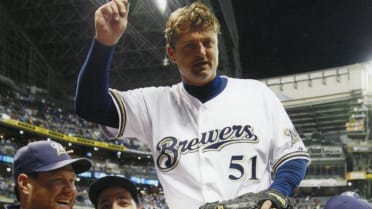 Hoffman gets 600th save, Brewers beat Cards 4-2