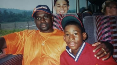 Ian Browne on X: Christian Vàzquez hanging out with his son and Jackie  Bradley Jr.'s daughter.  / X