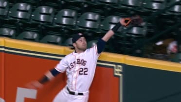 Josh Reddick uses bat, glove to lift Astros past Orioles