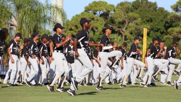 Former MLB stars coach, mentor players at Hank Aaron Invitational baseball  camp - Vero News