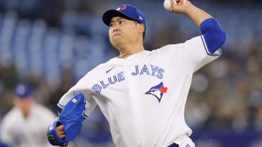 What happened to Hyun Jin Ryu? Blue Jays pitcher exits game vs Guardians  with apparent knee injury