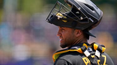 Perez, Reynolds home runs power Pirates past Indians, 6-3