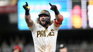 Jorge Alfaro says his mom was mad about the mural, discusses why it's  special to be with the Padres 