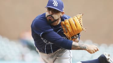 How Sergio Romo Uses His Sinker To Set Up His World-Class Slider