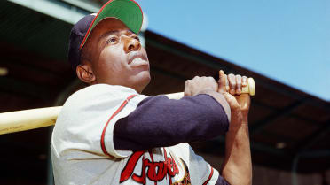 Pirates community mourns loss of baseball icon Hank Aaron