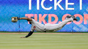 Red Sox outfielder Jackie Bradley Jr. and wife Erin stepping up