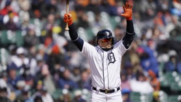 LOS ANGELES, CA - MAY 01: Detroit Tigers shortstop Javier Baez (28) waits  on deck during a regular season MLB game between the Los Angeles Dodgers  and the Detroit Tigers on May