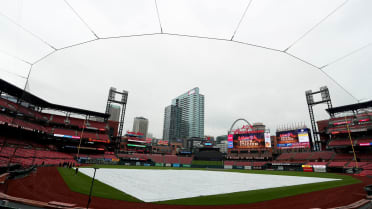 Royals-Cards game postponed because of inclement weather