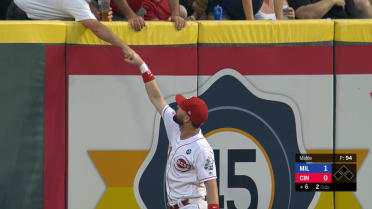 VIDEO: Reds fan captures interaction with Winker