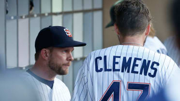 Paul Clemens forced to wear generic Padres jersey during game