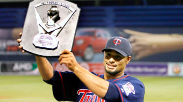 On the ball  Johan Santana and his Triple Crown - Líder en deportes