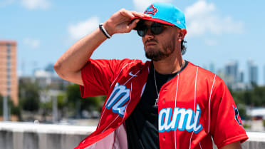 Marlins homenajean a Cuban Sugar Kings con atractivo uniforme