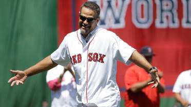 Red Sox honor 2004 World Series champs