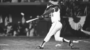 Statue of Braves legend Hank Aaron unveiled at Louisville Slugger