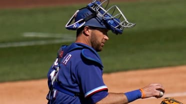 Royals catcher Drew Butera reveals 'hair flip' secret