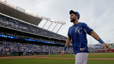 Scott Boras attempts to sell teams on Eric Hosmer's prestige value