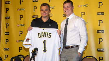 Pirates practicing patience with Henry Davis, as rookie RF balances big bat  with new position