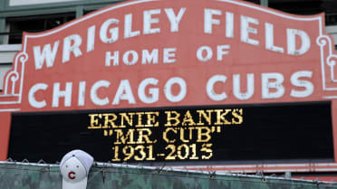 Former Cubs great Andre Dawson visits Rockford for benefit